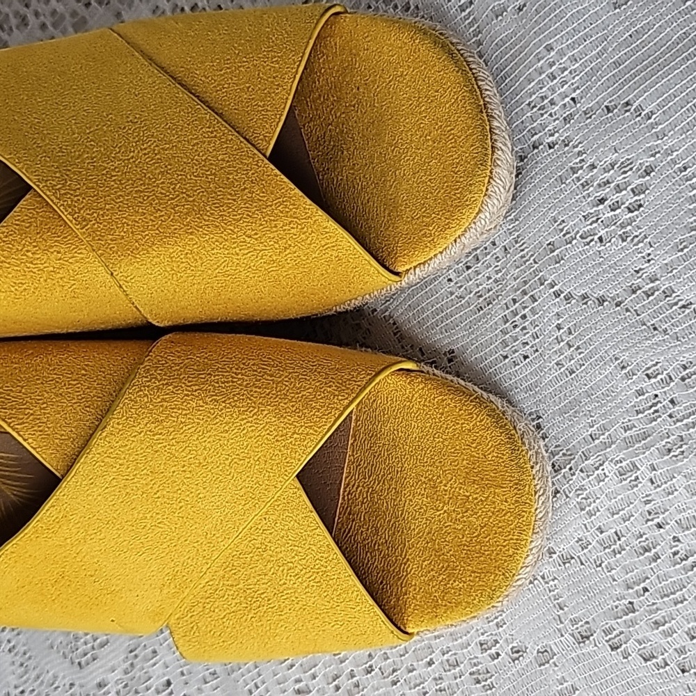 NWOT Andrew Geller Kimber yellow espadrille memory foam slip on wedges sz 9.5 - Picture 2 of 8